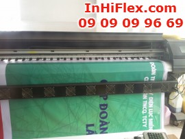 In bạt hiflex chất lượng cao làm phông nền tiệc chung vui cuối năm cho Showroom xe Ford