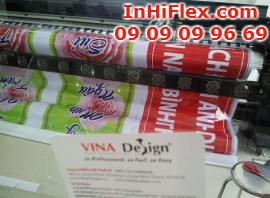 In bạt khổ lớn hiflex làm banner đơn giản với chữ trắng trên phông nền đỏ làm thông báo chuyển địa chỉ kinh doanh