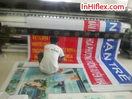 In khổ lớn giá rẻ từ bạt hiflex cho in một tấm băng rôn quảng cáo tại Tp.HCM