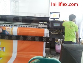 In khổ lớn từ bạt hiflex cho backdrop quảng cáo sản phẩm tại cửa hàng