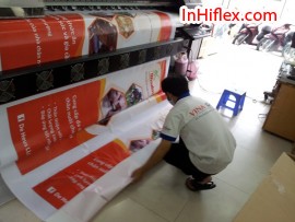 In phun khổ lớn cho thực hiện in ấn nhiều và nhanh banner từ chất liệu hiflex