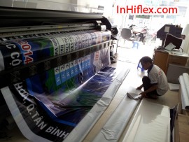 In quảng cáo khổ lớn chương trình tuyển sinh năm 2014 từ các trường đại học